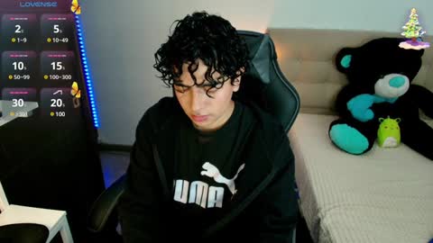 Snapshot of _nickconnor1 chatting on December 2024 11:04:01 PM Nicolas online show from December 2024 11:04:01 PM