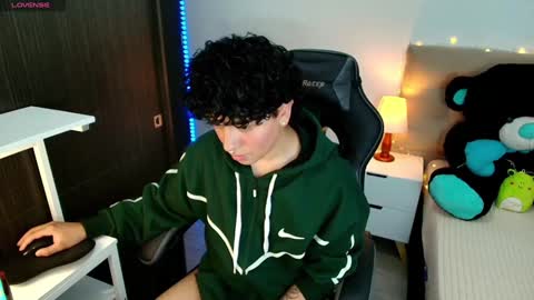 Snapshot of _nickconnor1 chatting on December 2024 10:40:01 PM Nicolas online show from December 2024 10:40:01 PM