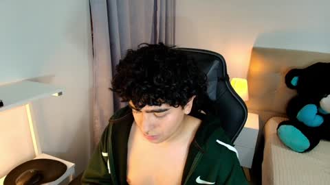 Snapshot of _nickconnor1 chatting on December 2024 10:57:02 PM Nicolas online show from December 2024 10:57:02 PM