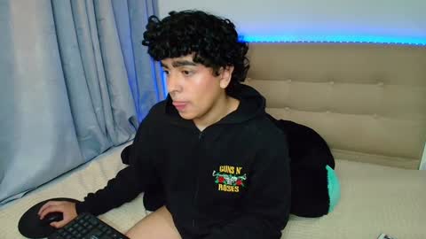 Snapshot of _nickconnor1 chatting on December 2024 10:59:02 PM Nicolas online show from December 2024 10:59:02 PM