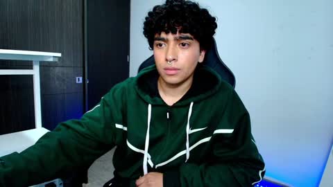 Snapshot of _nickconnor1 chatting on January 2025 12:58:02 AM Nicolas online show from January 2025 12:58:02 AM