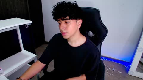 Snapshot of _nickconnor1 chatting on February 2025 08:35:02 PM Nicolas online show from February 2025 08:35:02 PM