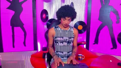 Snapshot of _nickyminach chatting on March 2026 10:27:01 PM Nicky Please help me with your thumbs up its importan online show from March 2026 10:27:01 PM