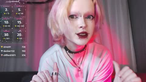 Snapshot of _nicole_meow_ chatting on November 2025 01:31:01 AM Nicole online show from November 2025 01:31:01 AM