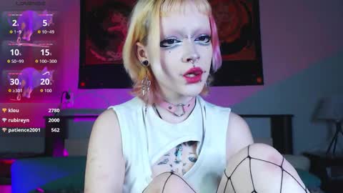 Snapshot of _nicole_meow_ chatting on December 2025 03:00:02 AM Nicole online show from December 2025 03:00:02 AM