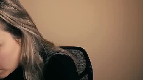 Nica online show from October 2025 09:11:01 AM