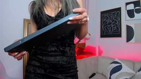 _nicoletteshea_ online show from May 2026 09:54:02 PM