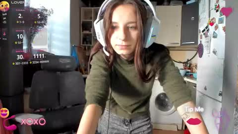 Nika online show from October 2025 12:45:01 PM