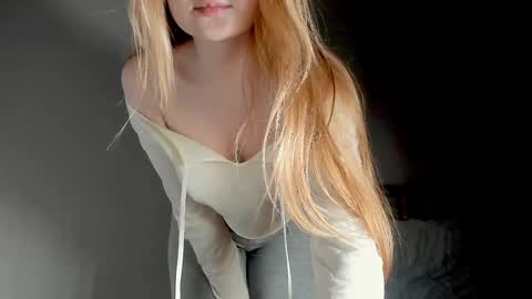 Snapshot of _o0o__ chatting on December 2025 09:43:01 PM Adalin online show from December 2025 09:43:01 PM