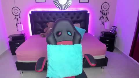 Olivia jones online show from November 2025 11:54:02 AM