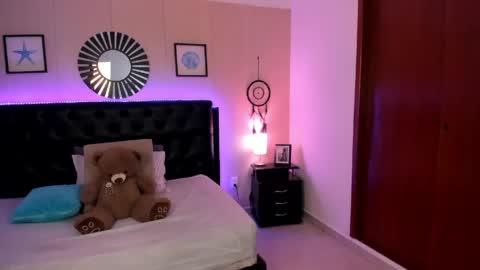 Olivia jones online show from March 2026 02:11:02 PM