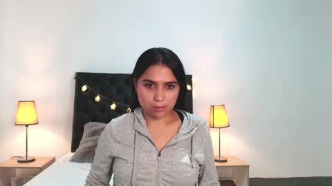 Snapshot of _pauli_ chatting on December 2025 04:37:02 PM Paulina online show from December 2025 04:37:02 PM