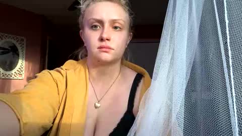 Snapshot of _peaceoutgirlscout_ chatting on November 2025 09:58:01 PM _peaceoutgirlscout_ online show from November 2025 09:58:01 PM