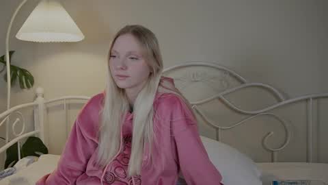 Snapshot of _penisflytrap_ chatting on September 2025 05:56:01 AM Viktoria online show from September 2025 05:56:01 AM