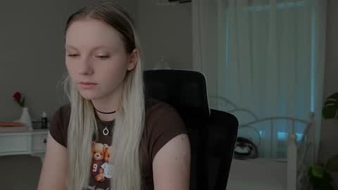 Snapshot of _penisflytrap_ chatting on October 2025 09:21:02 AM Viktoria online show from October 2025 09:21:02 AM