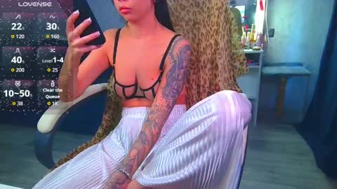 Snapshot of _pink__rabbit_ chatting on May 2026 07:26:02 AM Ilona online show from May 2026 07:26:02 AM
