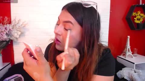 Laura online show from October 2025 06:10:01 PM