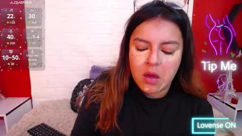 Laura online show from December 2025 05:51:01 PM