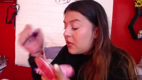 Laura online show from December 2025 05:30:01 PM