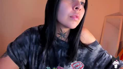 Stefany online show from November 2025 10:48:02 AM