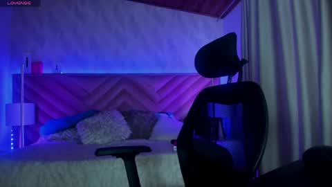 Snapshot of _raven_black chatting on April 2026 01:17:02 PM Raven online show from April 2026 01:17:02 PM