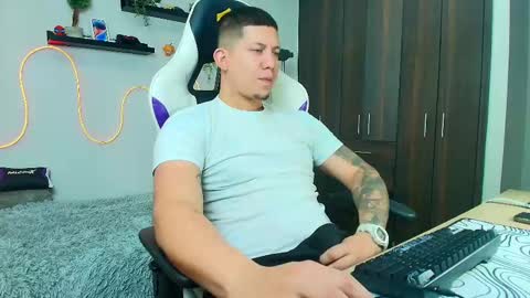 Roberto online show from February 2025 12:33:01 PM