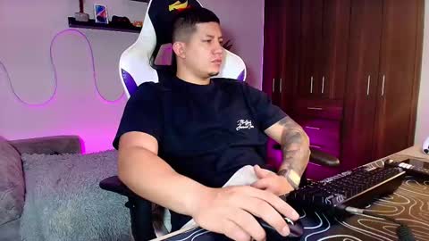 Roberto online show from March 2025 12:36:02 PM