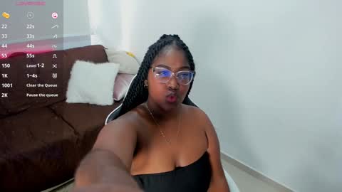 Snapshot of _sarah_banks chatting on January 2025 03:15:01 PM Ms. JONES online show from January 2025 03:15:01 PM