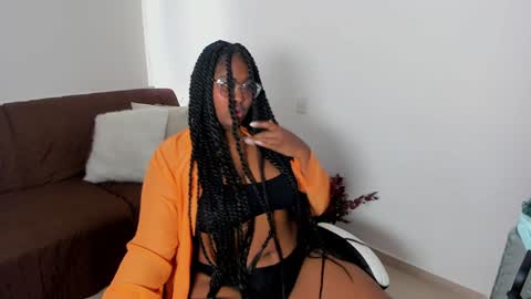 Snapshot of _sarah_banks chatting on January 2025 03:51:01 PM Ms. JONES online show from January 2025 03:51:01 PM