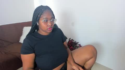 Snapshot of _sarah_banks chatting on February 2025 02:59:01 PM Ms. JONES online show from February 2025 02:59:01 PM