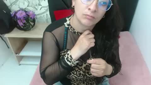 _saraximena_ online show from May 2026 07:13:01 AM