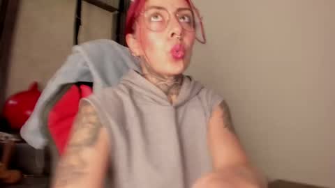 Selene online show from December 2025 02:46:01 PM