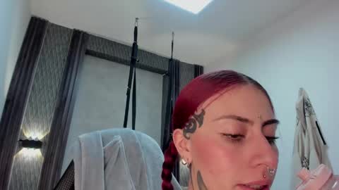 Selene online show from March 2026 05:19:01 AM