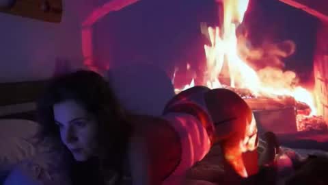 Snapshot of _sensualia_ chatting on December 2025 09:35:01 PM Lia online show from December 2025 09:35:01 PM