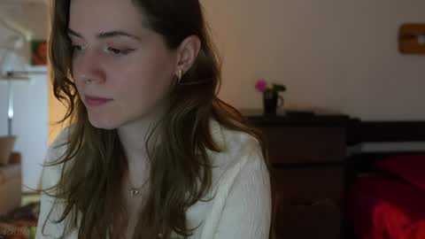 Snapshot of _sensualia_ chatting on May 2026 06:47:02 PM Lia online show from May 2026 06:47:02 PM