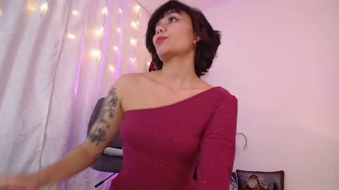 Snapshot of _sensualkitten_ chatting on January 2025 09:39:01 AM Laura online show from January 2025 09:39:01 AM
