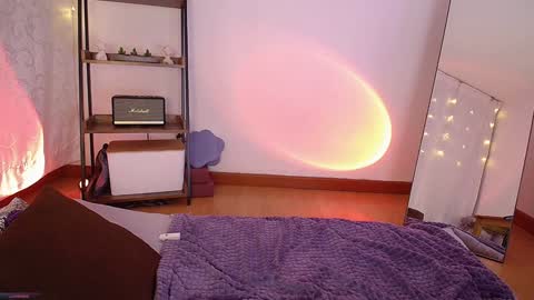 Snapshot of _sensualkitten_ chatting on January 2025 07:05:01 AM Laura online show from January 2025 07:05:01 AM