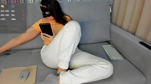 _smetanka_ online show from January 2025 07:04:01 PM