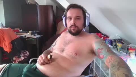 _smiley_bear27 online show from September 2025 06:03:01 AM