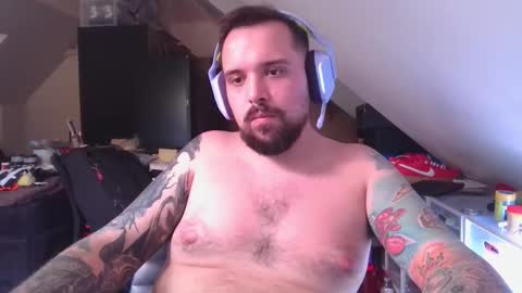 _smiley_bear27 online show from October 2025 09:18:02 AM