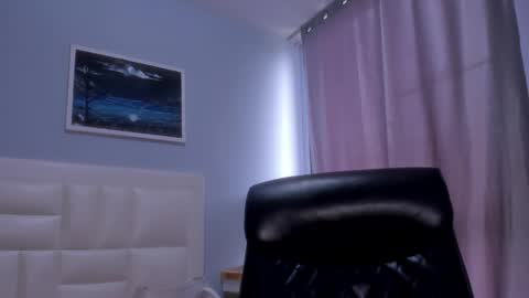 sophie online show from March 2025 07:43:02 PM