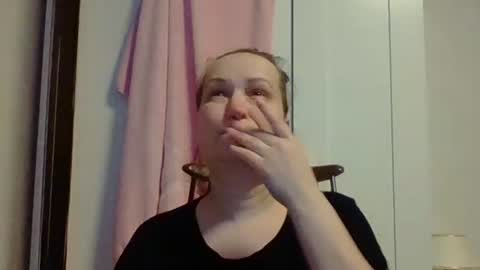 Snapshot of _squirty_pussyyy_ chatting on February 2025 04:17:02 AM Melisa online show from February 2025 04:17:02 AM