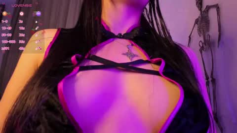 Angela   online show from October 2025 05:00:01 PM