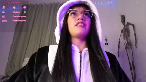 Angela   online show from October 2025 02:47:02 AM