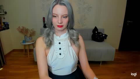 Marie online show from October 2025 12:02:02 PM