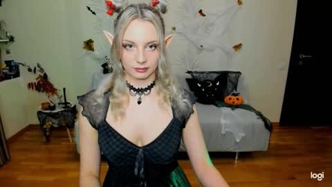 Marie online show from November 2025 06:21:01 PM