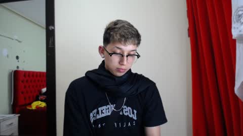 Snapshot of _thomas_hot_ chatting on December 2024 05:53:02 AM Thomas online show from December 2024 05:53:02 AM