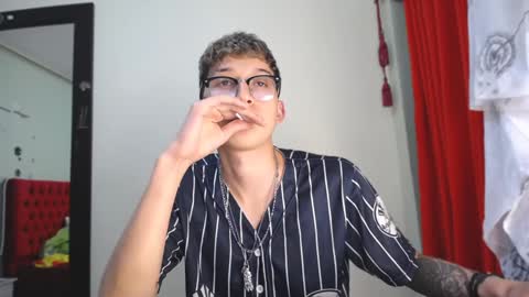 Snapshot of _thomas_hot_ chatting on December 2024 10:22:01 PM Thomas online show from December 2024 10:22:01 PM