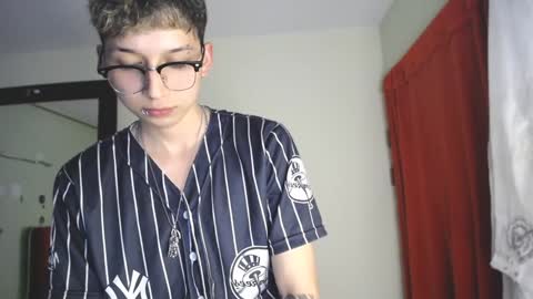 Snapshot of _thomas_hot_ chatting on December 2024 10:10:02 PM Thomas online show from December 2024 10:10:02 PM