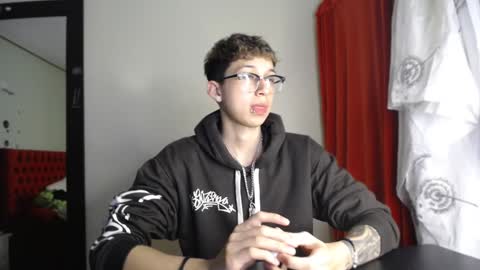 Snapshot of _thomas_hot_ chatting on December 2024 06:05:01 PM Thomas online show from December 2024 06:05:01 PM